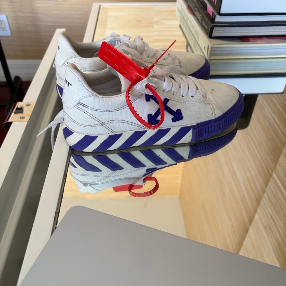Stylish Women's White and Blue Arrow Sneakers